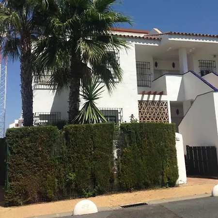 Estupendo Piso Con Piscina, Padel, Tenis Y Golf